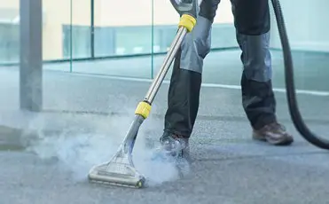 steam cleaning carpet