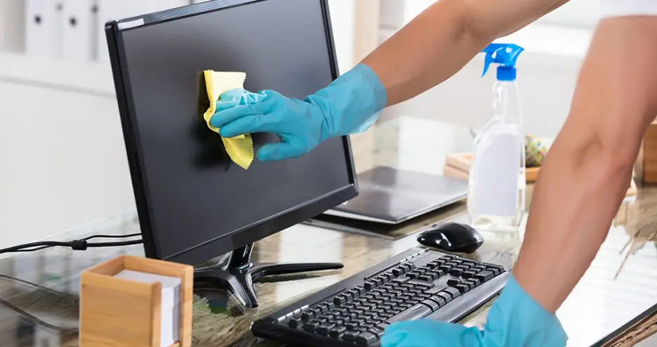 cleaning of a computer screen